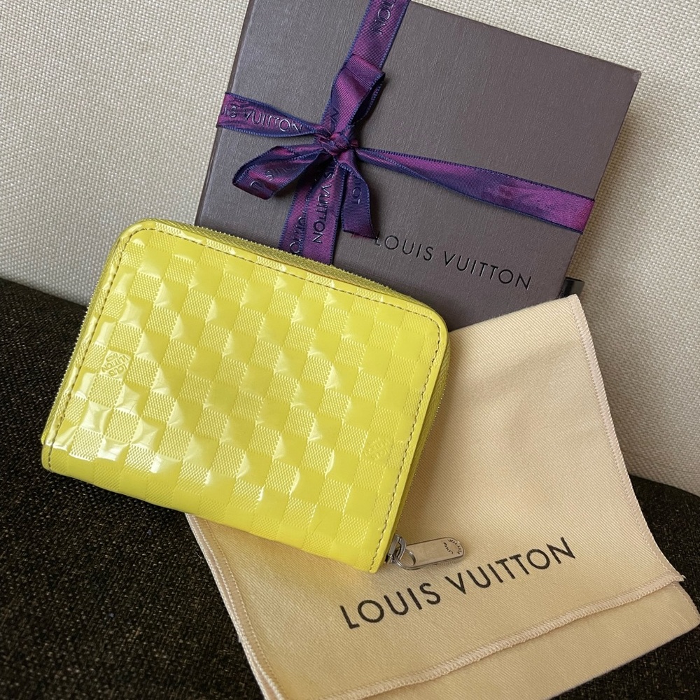 Authentic Louis Vuitton zippy coins wallet